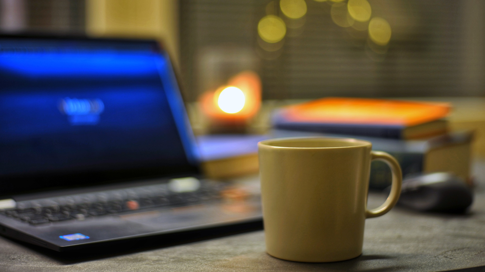 Blogi pystyssä, ensimmäinen kirjoitus kiireesti alta pois